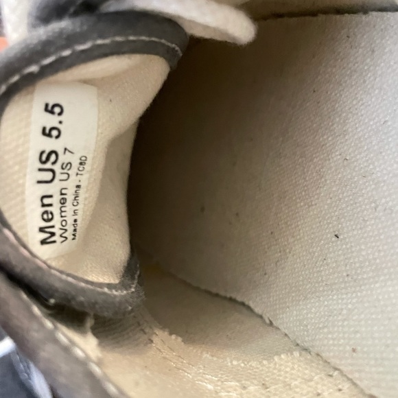 Brand new vans platform shoes - Picture 3 of 3